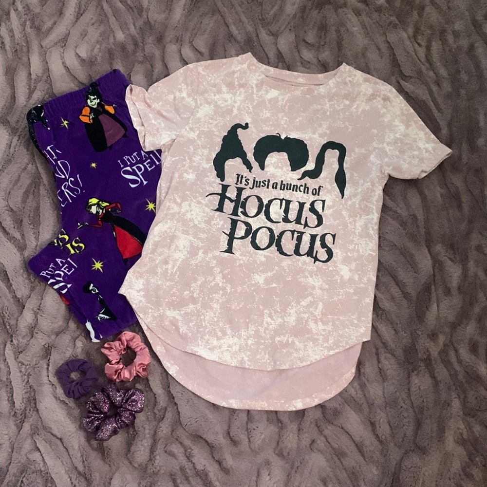 💜🤷🏻‍♀️HOCUS POCUS PJ set—-sizes—Top-Large, Bottom-Large